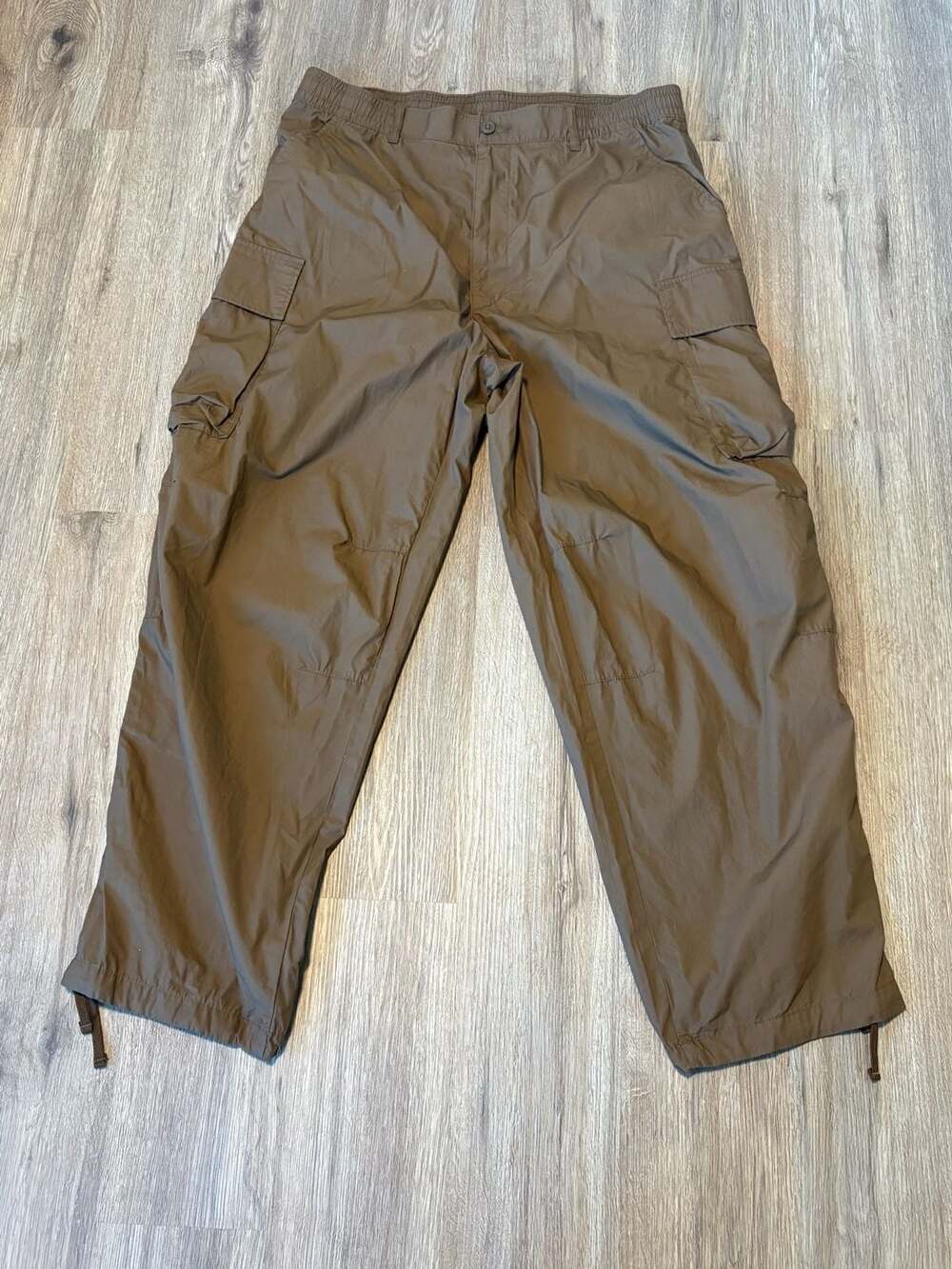 UNIQLO C Clare Waight Keller Wide Cargo Pants Men XL Brown Cotton Parachute Gorp